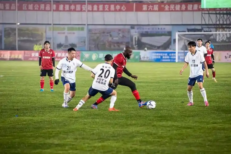 国产日韩成人内射视频本以为是个傻子，结果是个天才！ 